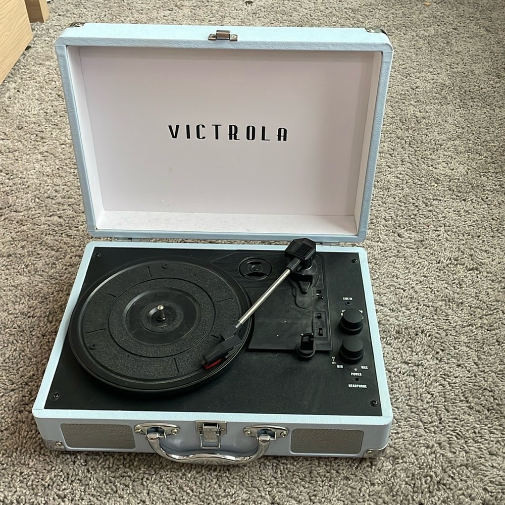 RECORD PLAYER